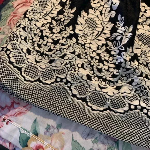 Alya Women’s Skirt with Design Size Small - Picture 4 of 7